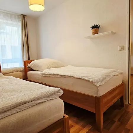 Monteur In Der Innenstadt Apartment